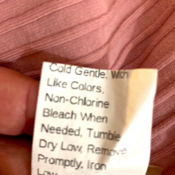 Shein dusty rose and white top with “MISSING YOU” letters on front - Picture 5 of 5